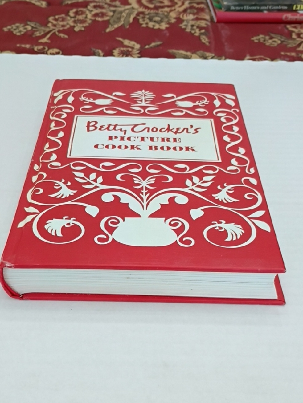 Betty Crocker Red and White   Decorative Hardcover Cookbook